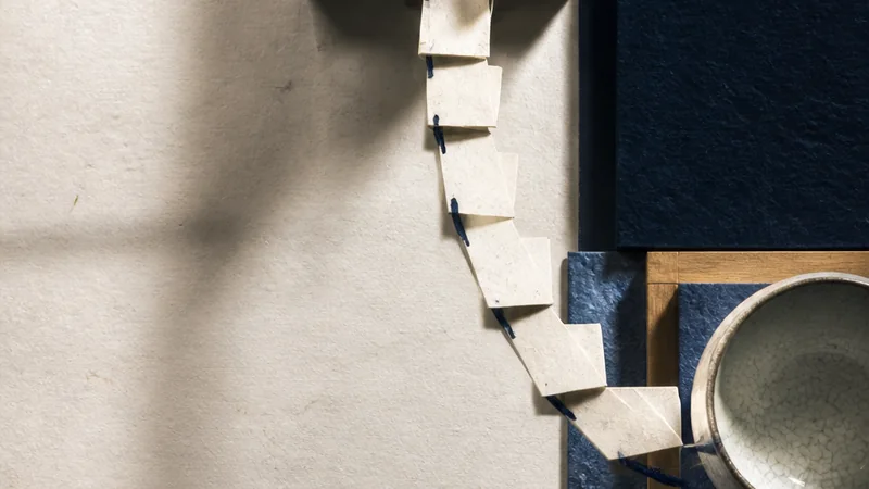 A cobalt heat bead crosses an indigo threshold and triggers washi response tabs leading to cooling and transport.