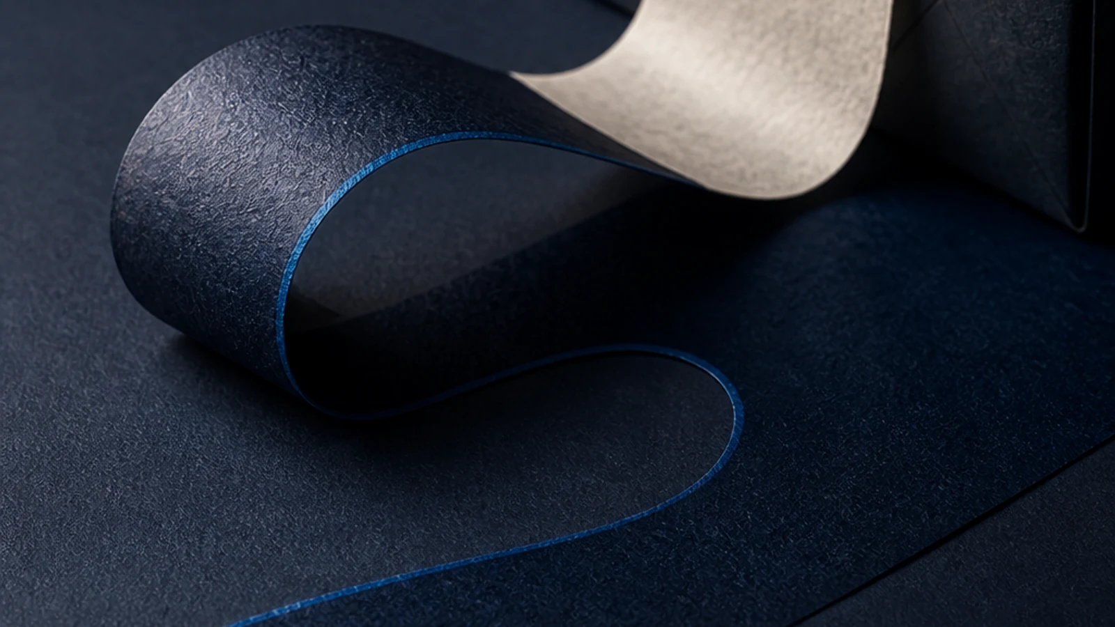 A Japanese online order moves from checkout to delivery and back through a clearly marked indigo return path.