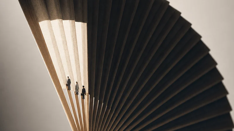 A folding fan forms a dark weekly arc with a narrow illuminated wedge occupied by three miniature figures.